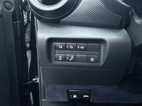 Used 2022 Nissan Kicks S image 30