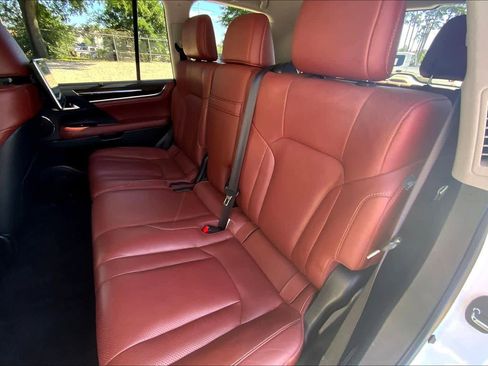 Used 2016 Lexus LX 570 4WD w/ Luxury Package image 38