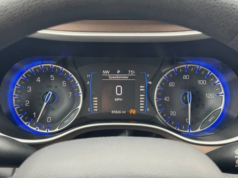 Used 2017 Chrysler Pacifica Touring FWD image 24