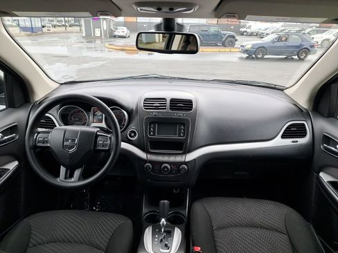 Used 2019 Dodge Journey SE image 18