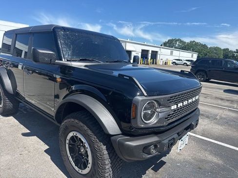 Used 2023 Ford Bronco Badlands w/ Sasquatch Package AWD/4WD image 2