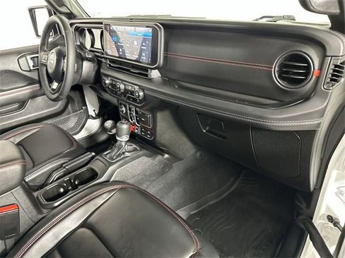 Used 2025 Jeep Gladiator Rubicon w/ Convenience Group image 30