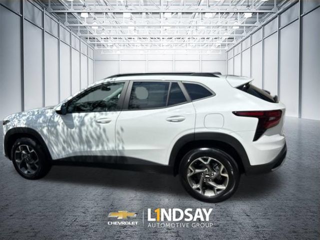 Used 2025 Chevrolet Trax LT FWD image 16