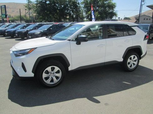 Used 2023 Toyota RAV4 LE AWD/4WD image 3