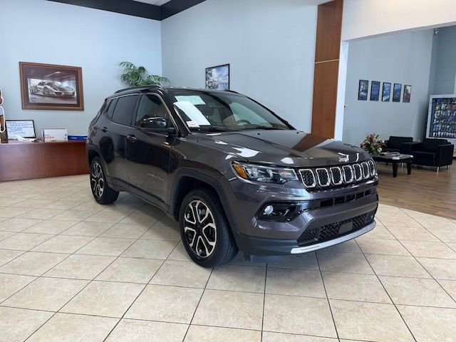 Used 2023 Jeep Compass Limited AWD/4WD image 1