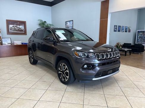 Used 2023 Jeep Compass Limited image 1