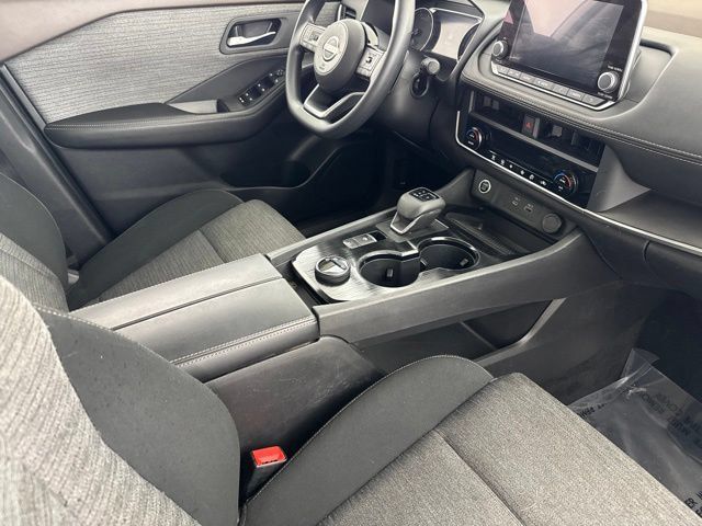 Used 2023 Nissan Rogue SV AWD/4WD image 16
