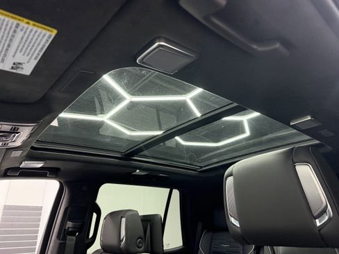 Used 2025 Cadillac Escalade Sport Platinum image 5