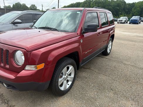 Used 2016 Jeep Patriot Latitude w/ Sun/Sound Group AWD/4WD image 1
