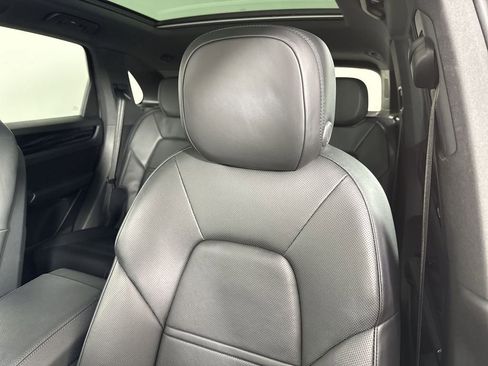 Certified 2023 Porsche Cayenne Platinum Edition image 41
