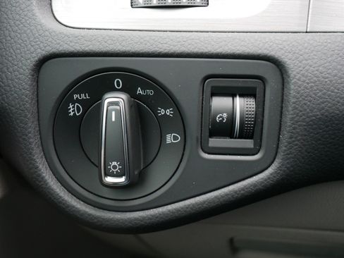 Used 2015 Volkswagen Golf SE image 26