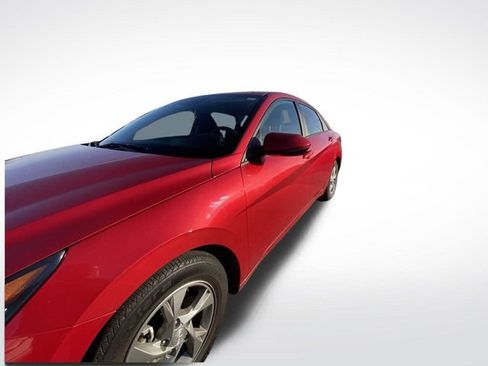 Used 2021 Hyundai Elantra SE image 2