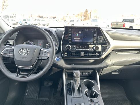 Used 2021 Toyota Highlander LE image 26