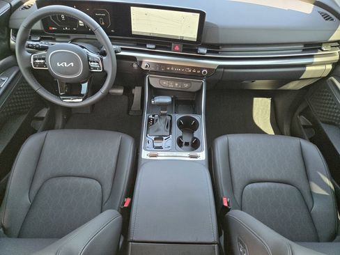 New 2026 Kia Carnival SX w/ SX Dark Edition Package FWD image 19