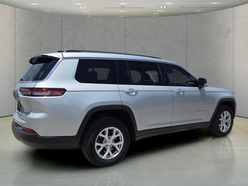 Used 2023 Jeep Grand Cherokee L Limited AWD/4WD image 3