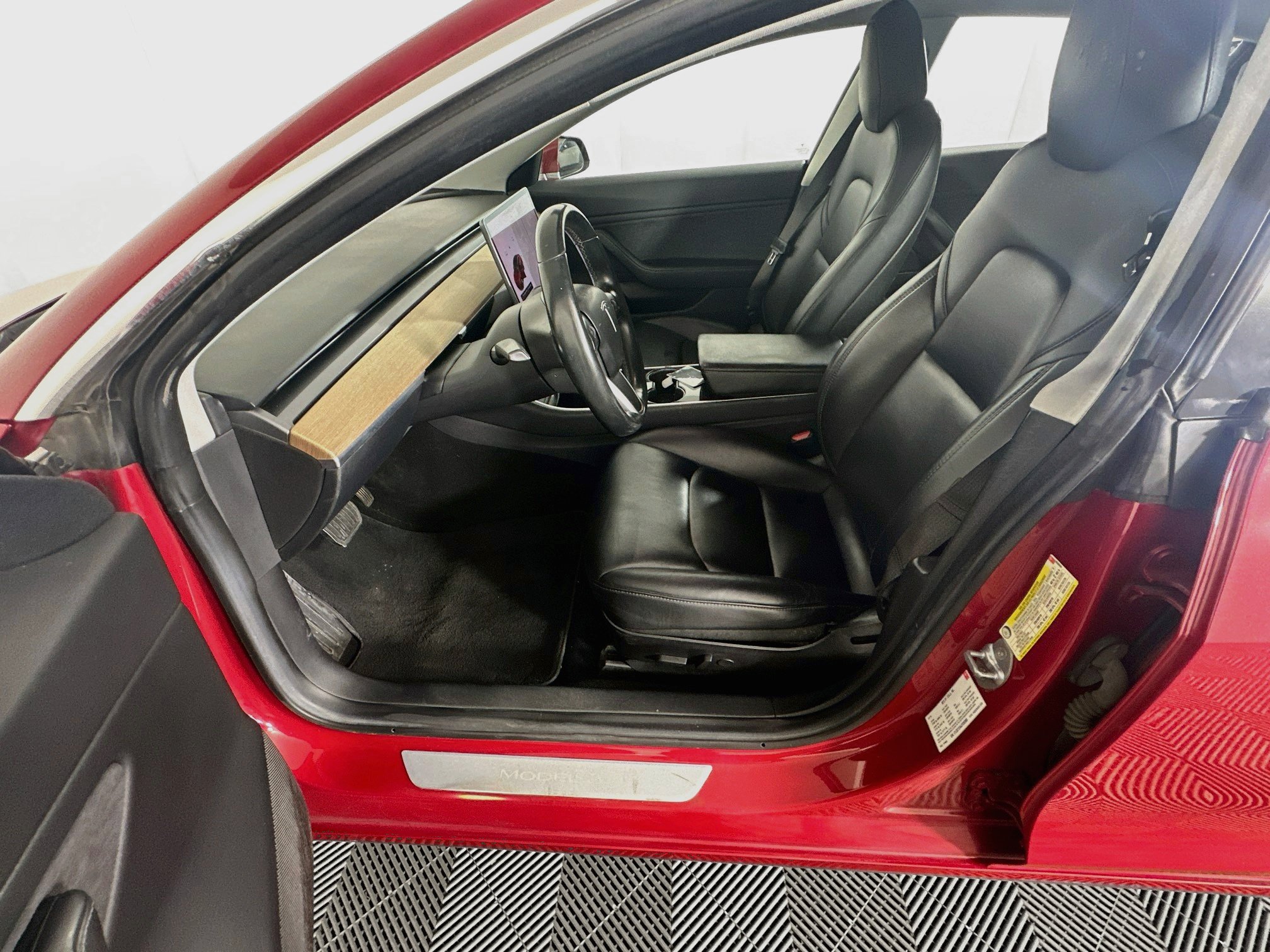 Used 2018 Tesla Model 3 Long Range RWD image 13