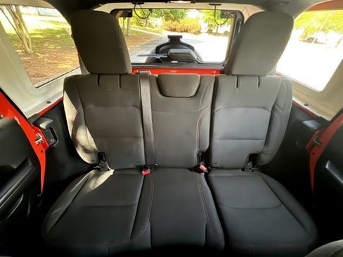 Used 2018 Jeep Wrangler Unlimited Rubicon w/ Safety Group image 30