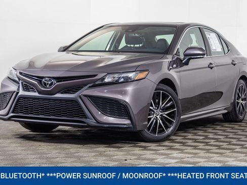 Used 2022 Toyota Camry SE w/ Cold Weather Package FWD image 2