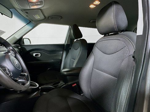 Used 2016 Kia Soul + image 11