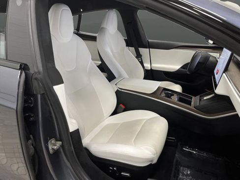 Used 2022 Tesla Model S image 25