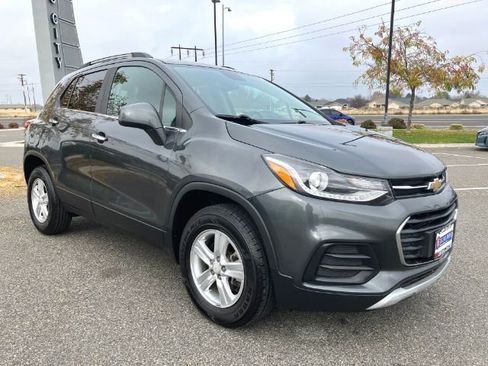 Used 2018 Chevrolet Trax LT w/ LT Convenience Package image 46