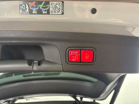 Used 2024 Mercedes-Benz GLE 450 4MATIC w/ AMG Line Exterior image 34