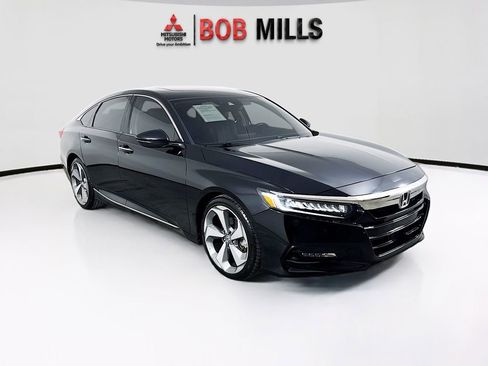 Used 2018 Honda Accord Touring image 1