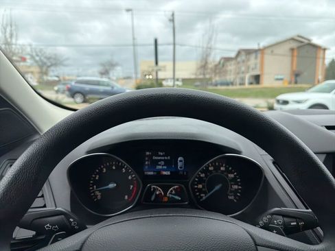 Used 2017 Ford Escape SE w/ Equipment Group 201A image 19