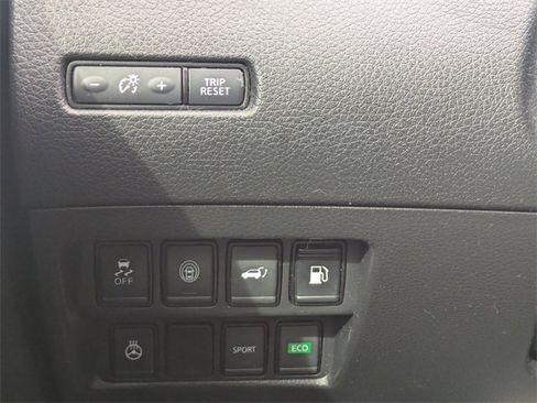 Used 2018 Nissan Rogue SL w/ Premium Package image 25