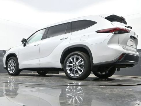 Used 2026 Toyota Highlander Limited image 10