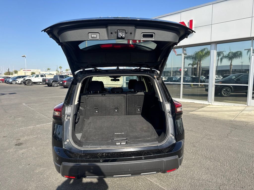 Used 2025 Nissan Rogue SV AWD/4WD image 12
