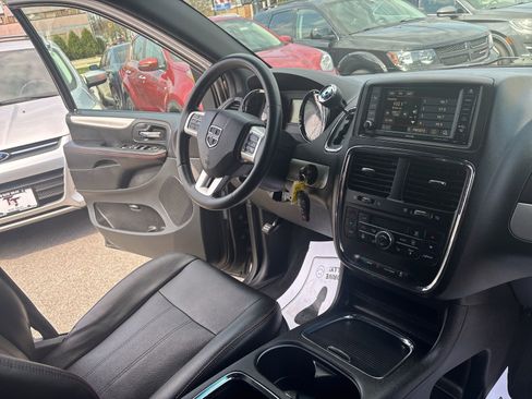 Used 2015 Dodge Grand Caravan R/T w/ Driver Convenience Group image 25