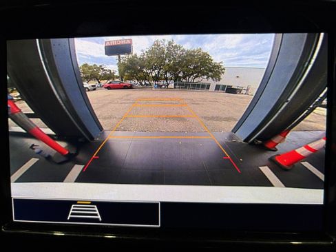 Used 2022 Chevrolet Traverse LS image 3