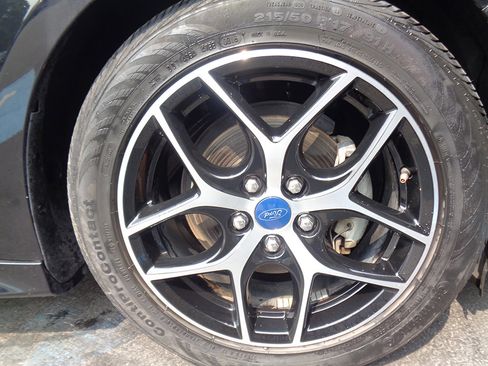 Used 2016 Ford Focus SE w/ SE Sport Package image 8