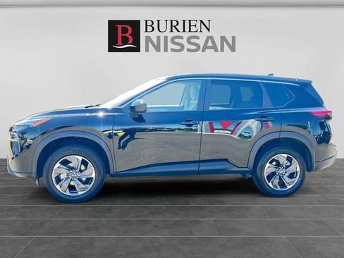 Used 2025 Nissan Rogue SV AWD/4WD image 2