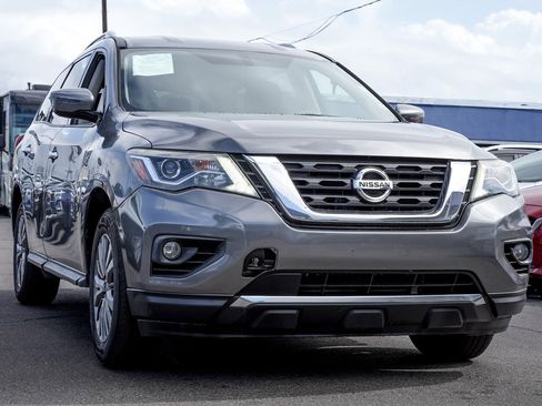 Used 2019 Nissan Pathfinder SV image 5