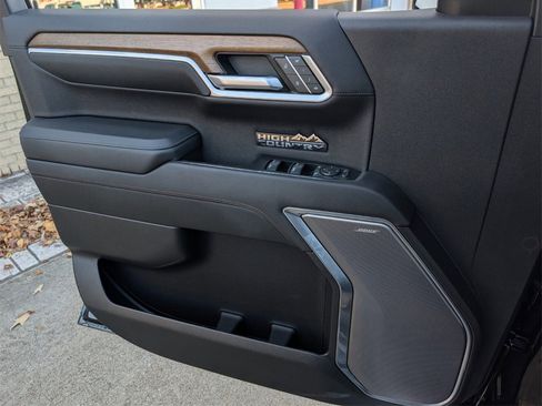 Used 2022 Chevrolet Silverado 1500 High Country image 16