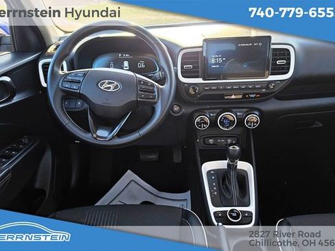 Used 2023 Hyundai Venue Limited image 6