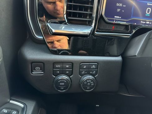 Used 2023 Chevrolet Silverado 1500 High Country w/ High Country Premium Package image 15