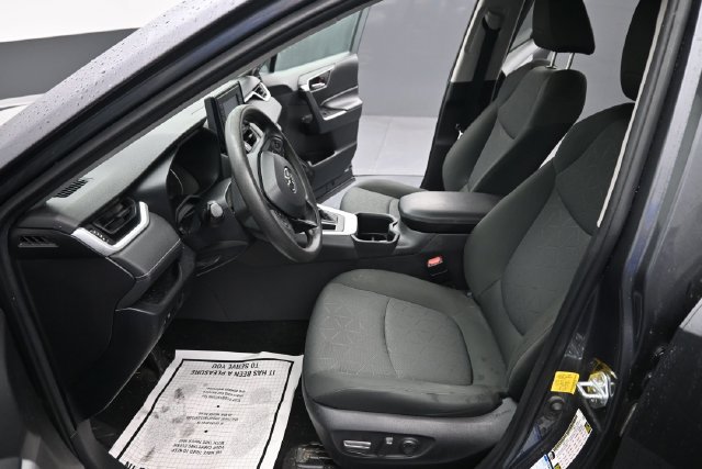 Used 2022 Toyota RAV4 XLE AWD/4WD image 12