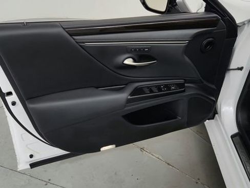 Used 2019 Lexus ES 350 w/ Premium Package image 18