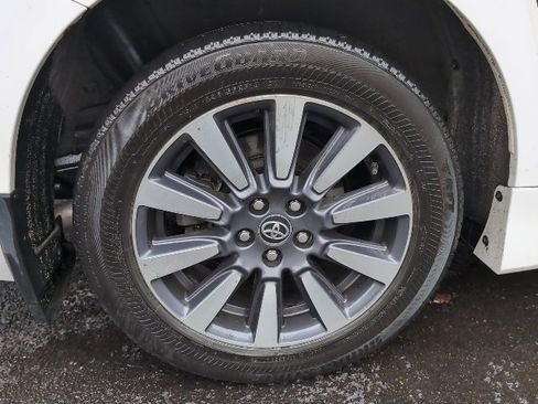 Used 2019 Toyota Sienna LE image 8