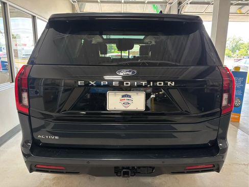 Used 2025 Ford Expedition Active AWD/4WD image 7