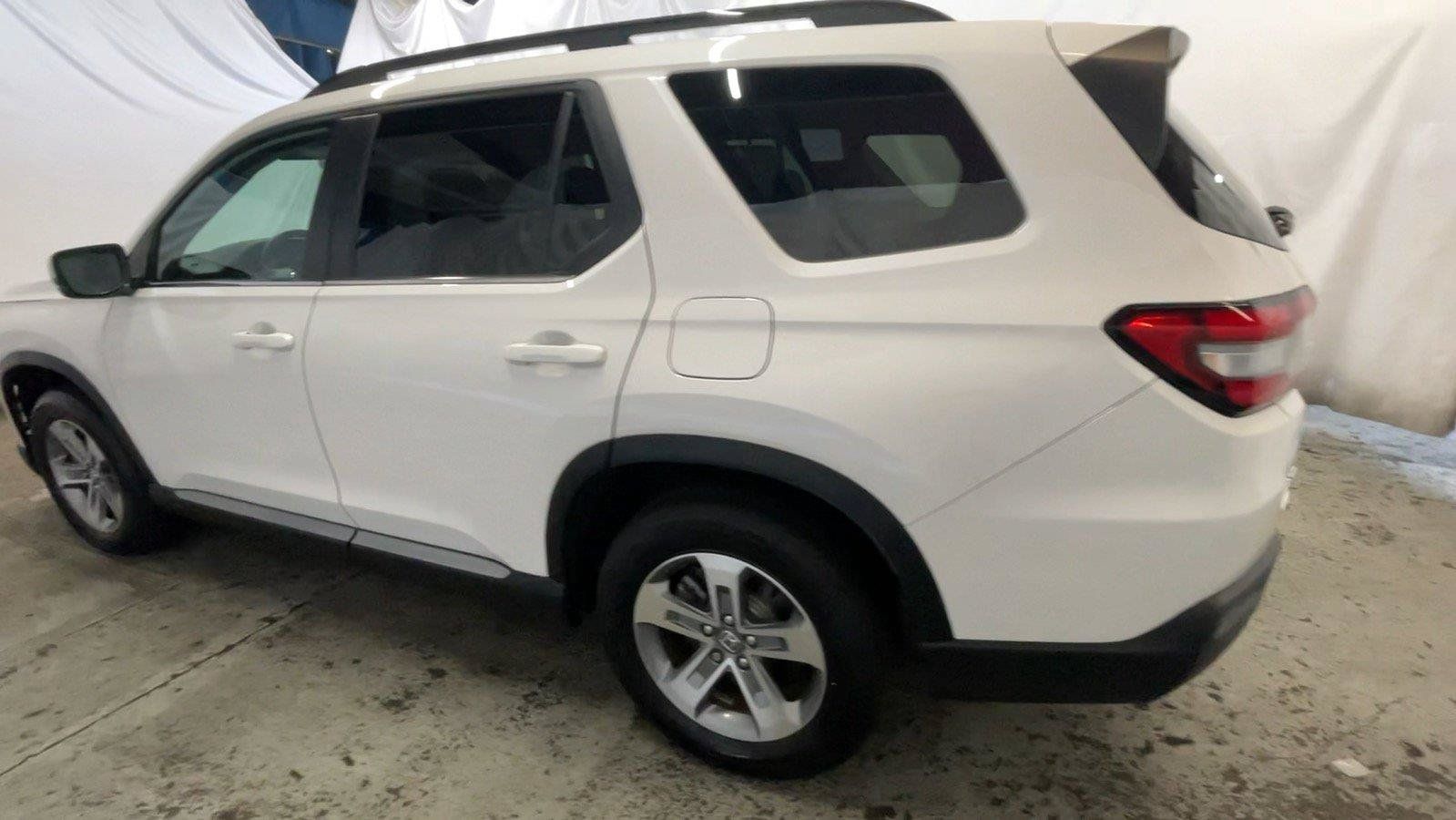 Certified 2025 Honda Pilot EX-L image 10
