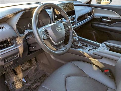 Used 2025 Toyota Grand Highlander AWD image 10
