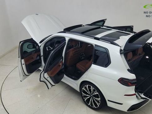 Used 2025 BMW X7 M60i AWD/4WD image 89