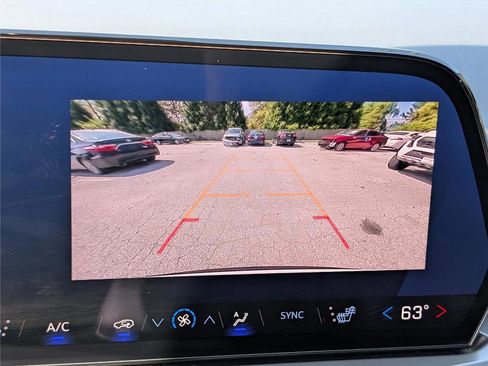 Used 2025 Chevrolet Traverse LT image 31