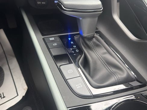 Used 2025 Hyundai Elantra Limited FWD image 22