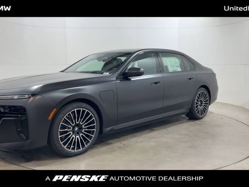 New 2026 BMW 750e xDrive w/ Executive Package image 4