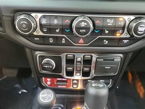 Used 2025 Jeep Wrangler Unlimited Rubicon image 49